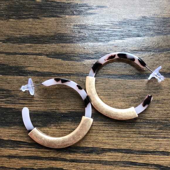 Tortoise Resin and Gold Hoops - Picture 2 of 5